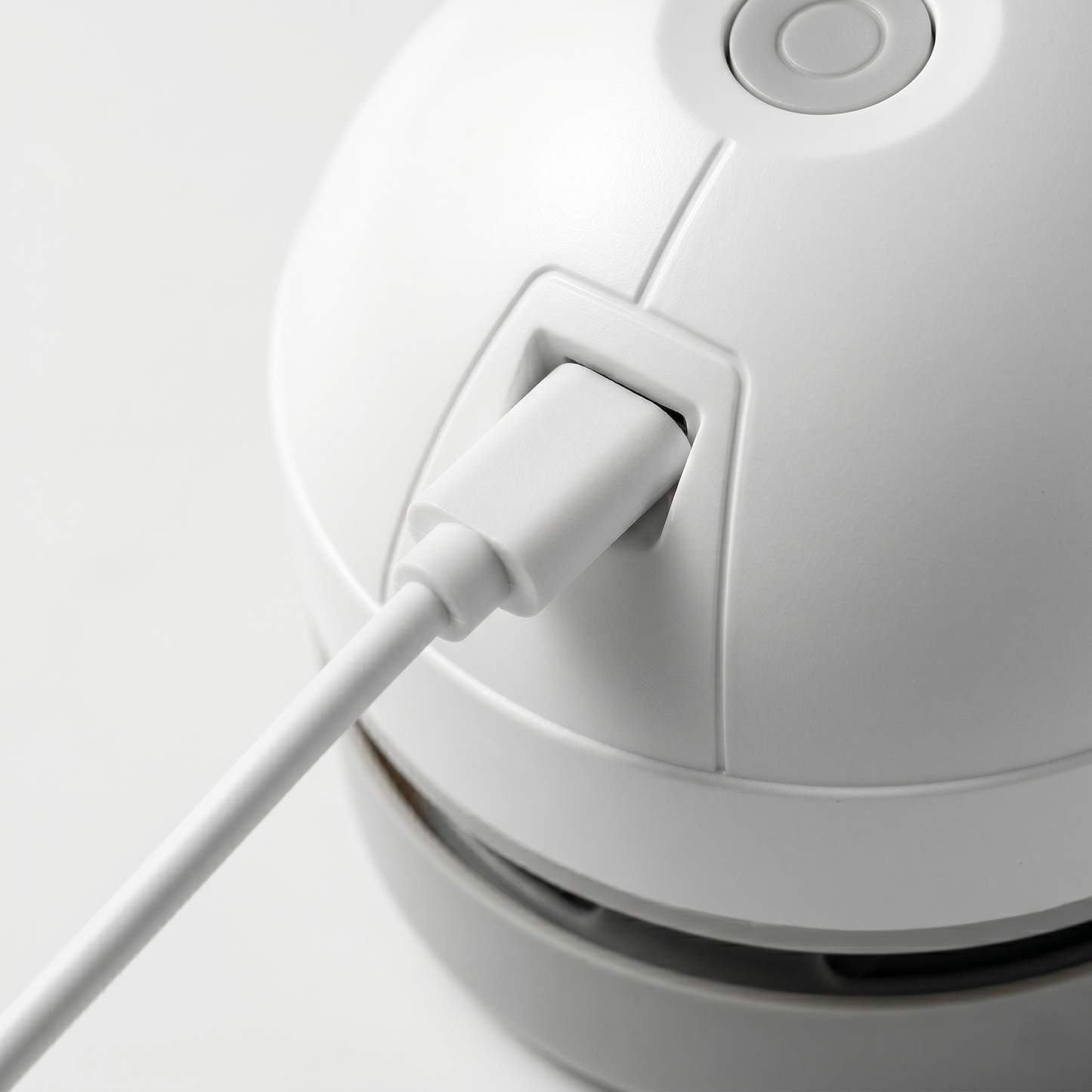 Compact keyboard vacuum cleaner