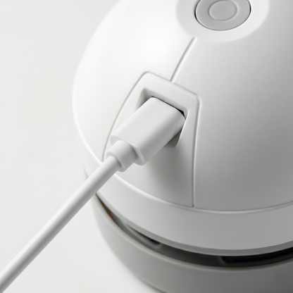 Compact keyboard vacuum cleaner